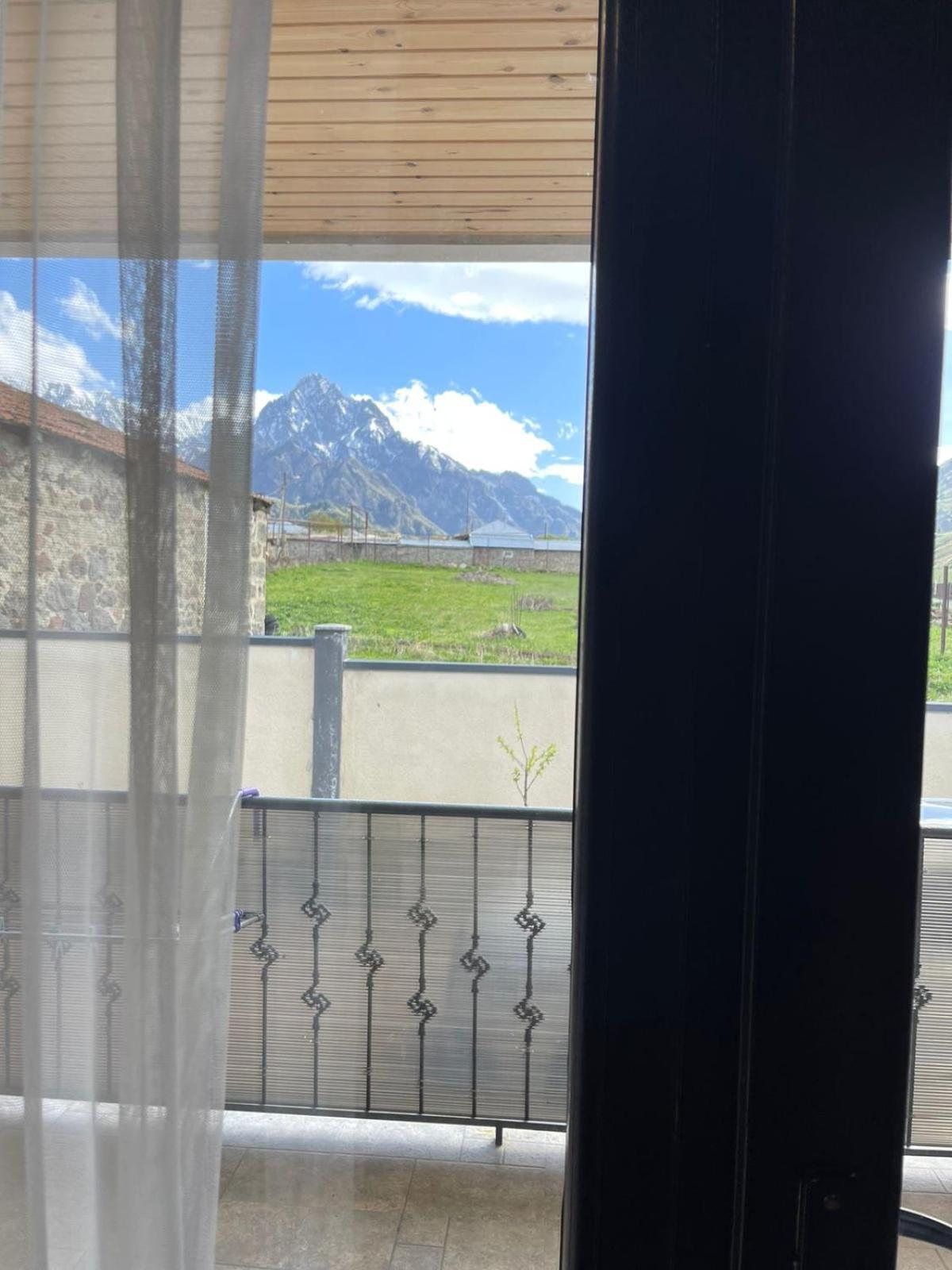 Bibo'S Kokhi Guesthouse Kazbegi Bagian luar foto